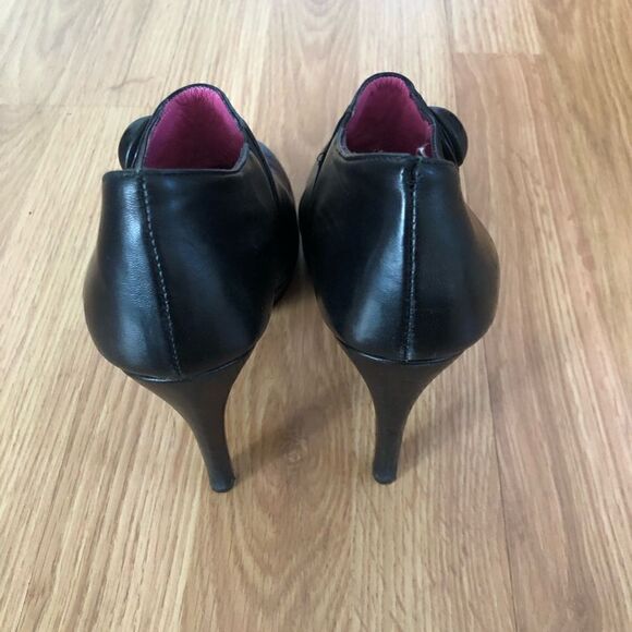 Moschino Vero Cuoio Black Leather Stilleto Two Button - Picture 5 of 10